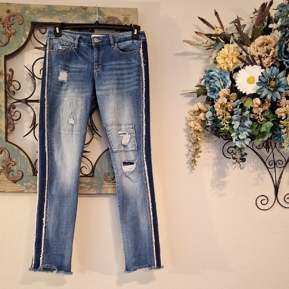 Jessica Simpson Denim - 🔥🔥CLEARANCE🔥🔥 Jessica Simpson Medium Blue Distressed Straight Jeans. Size 27